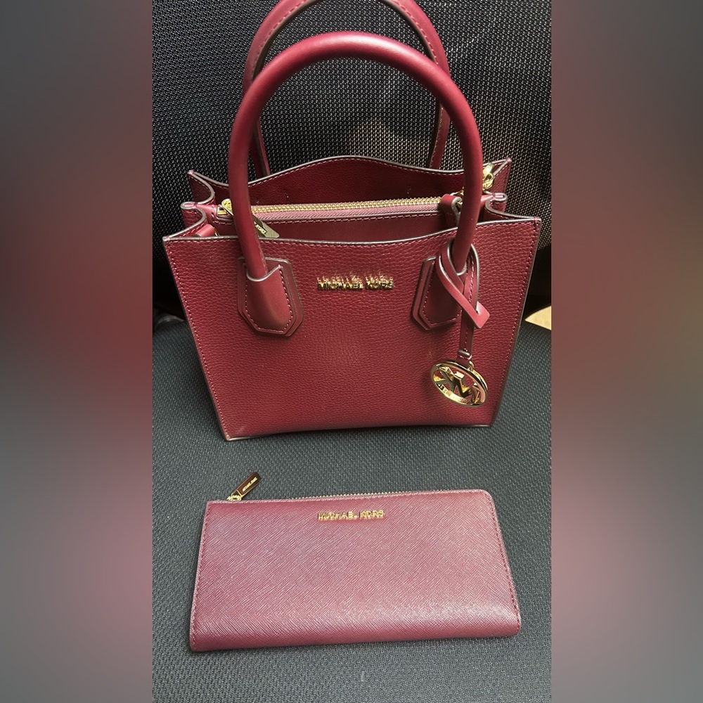 Michael Kors purse and wallet set authentic
